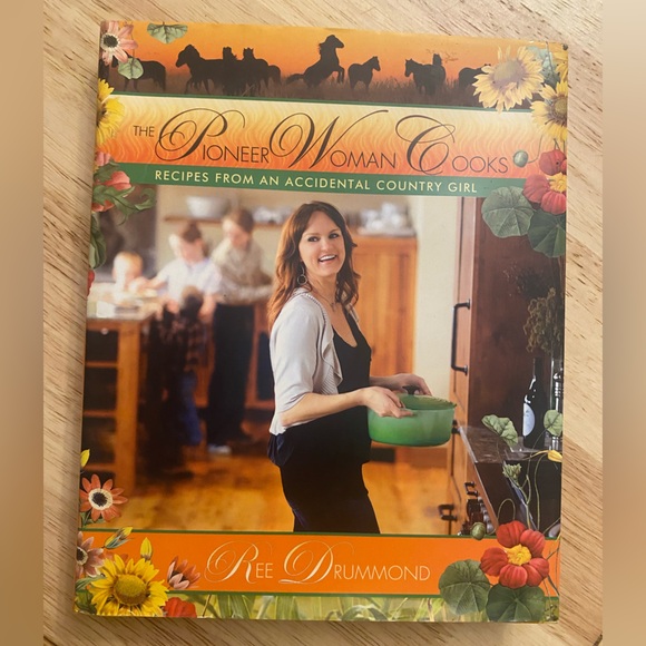 Book of The Pioneer Woman - Picture 1 of 9